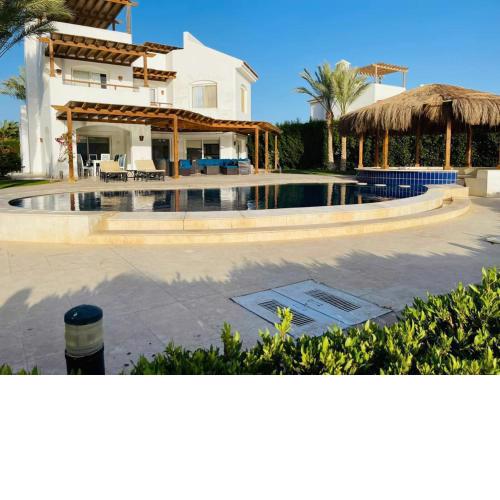 5 bedroom villa with private pool at el gouna