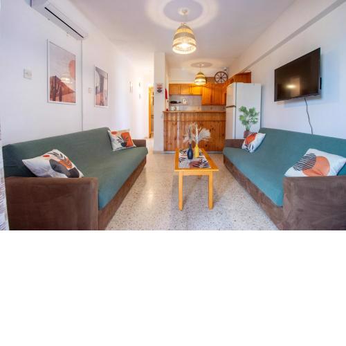 5-min to the beach, 1-bed apt