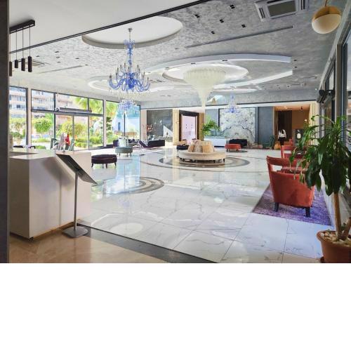 5 STAR FACILITIES/WALKING DISTANCE TO AMENITIES AND THE BEACH