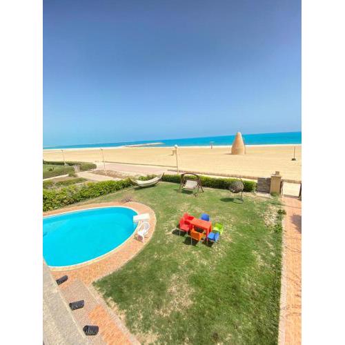 فيلا 5 غرف أول صف بحر مارينا الساحل الشمالي العلمين برايفيت بول