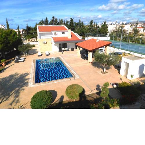 6 bdr villa with TENNIS COURT