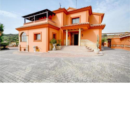 6 Bedroom Awesome Home In Estepona