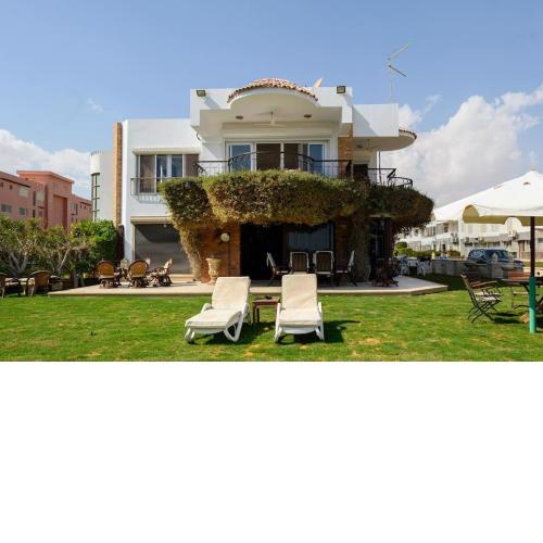 7-BR BeachFront W Private Pool Red Sea Villa Perfect for Groups