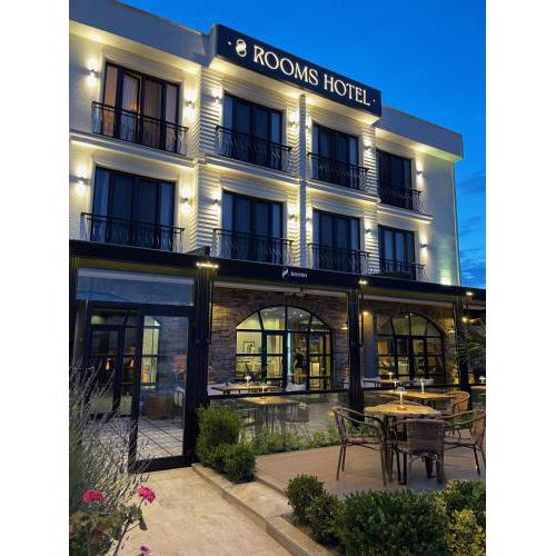 8 Rooms Hotel