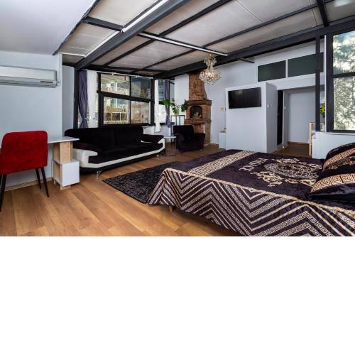 8 Rooms House