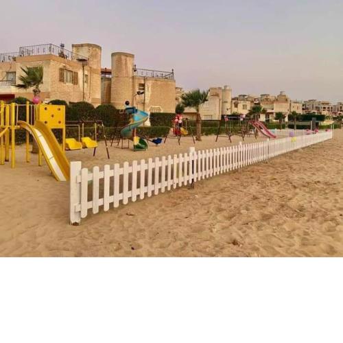 شاليه علوى بالروف بقرية فينيسا باجمل شواطئ السخنه