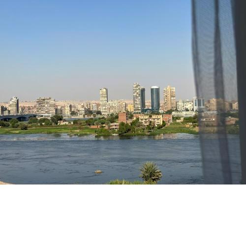 شقة فاخرة مطلة علي نهر النيل