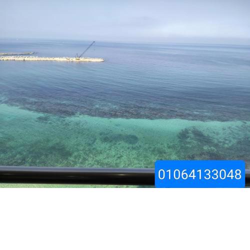 شقة بالإسكندرية علي البحر مباشر