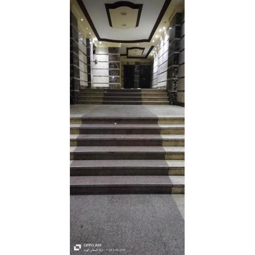 بالقرب من الاهرامات المصريه