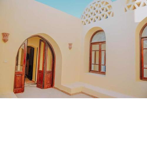 قرية تونس