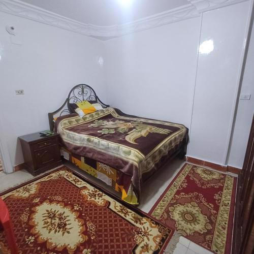 للايجار شقه مفروشه ٣غرف نوم وصاله وحمام ومطبخ مكيفه سوبر لوكس التجمع التالت القاهره الجديده بجوار ارابيلا وبجوار مسجد سمير وعلي وفيوتشر مول الإيجار ١٠٠٠٠ جنيها دور ارضي علوي
