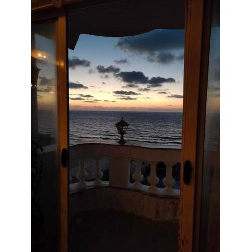 شقه بغرفتي نوم فيو بحر كامل إسكندرية