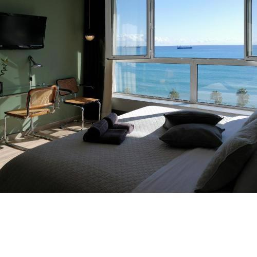 A City-center Seaview Penthouse at Oceanic