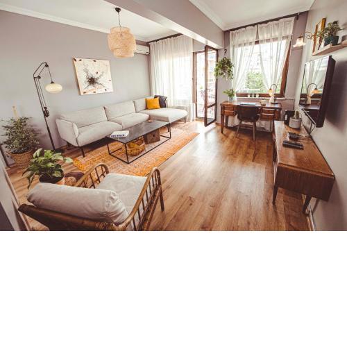 A Cozy, Quiet Home with Great View in City Center