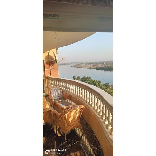 شقة فندقيه فاخرة بمنطقة المعادى صف اول جميع الغرف تطل على النيل A luxury hotel apartment in Maadi, first row. All rooms overlook the Nile