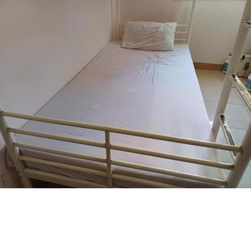 A room in an apartment in Nasr City, Cairo, near Azhar university , 15 minutes from Cairo Airport,غرفة بشقة بمدينة نصر بالقاهرة بالحي الثامن 15 دقيقة من مطار القاهرة و 7 دقيقة من معهد الفجر و 12 دقيقة لمعهد ابانة لتعليم اللغة العربية و 26 دقيقة لوسط البلد