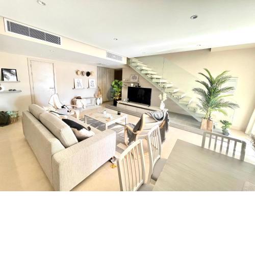 A Stunning Seaview Penthouse; 3bedrooms + nanny