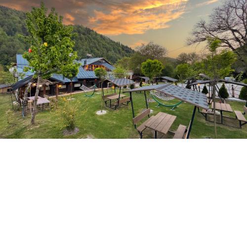 Abant Zümrüt Dağ Evi