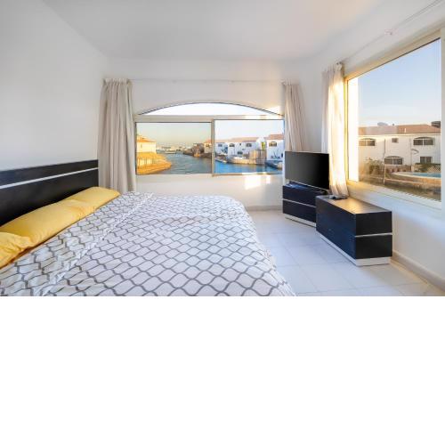 Aden Beach - Sea View room with beach access in Villa