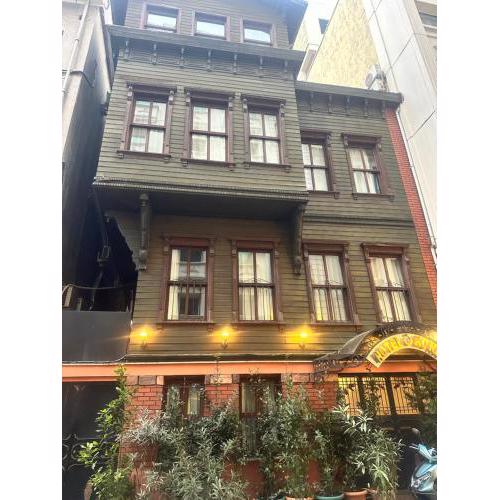 Adil Konak Hotel