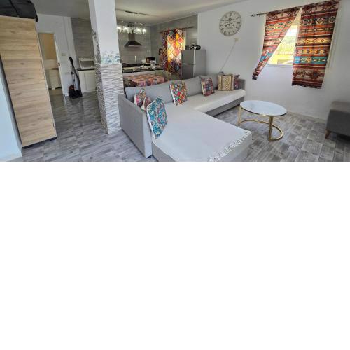 Ain Draham sejour 1, appartement deux pièces, privé,seulement familles!!! netflix, Youtube