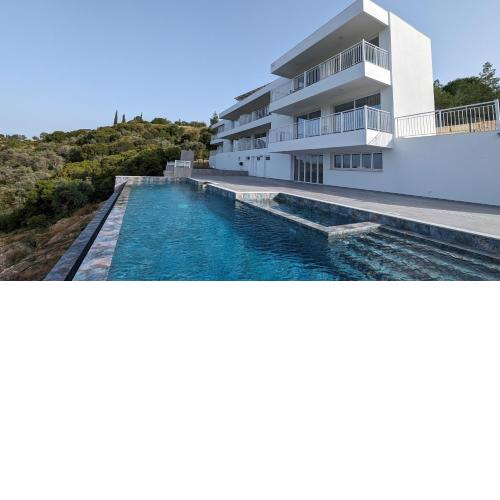 AKAMAS THRONE APARTMENTS