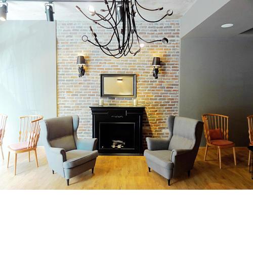 Akin Suites