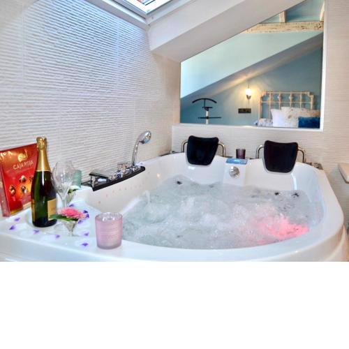 Akla Suites con Jacuzzi Santillana