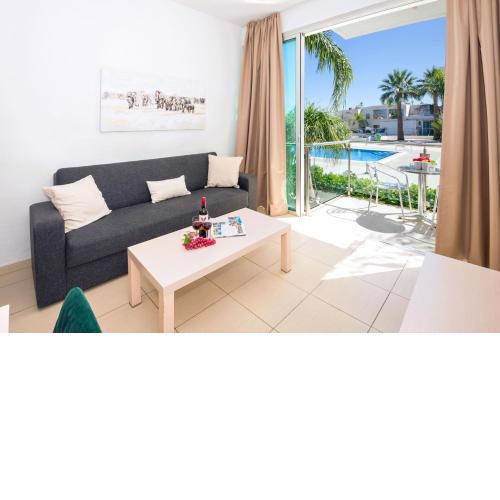 ALICIA - Coralli Beachfront Apartment