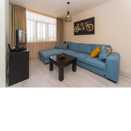 Alma Apartment - Stylish 1BD Flat with Balcony