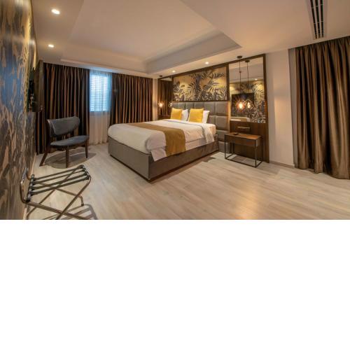 Almond Business Hotel