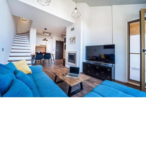 Alpin Penthouse 2 Bedroom with Fireplace and Mountain View