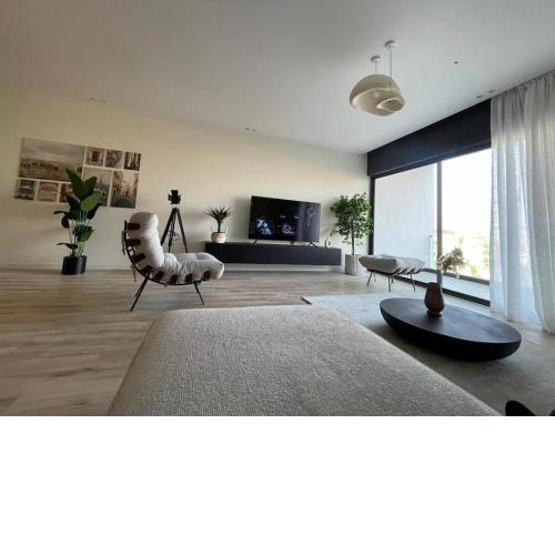 Amazing 2bed Apartment In Lake View Residence