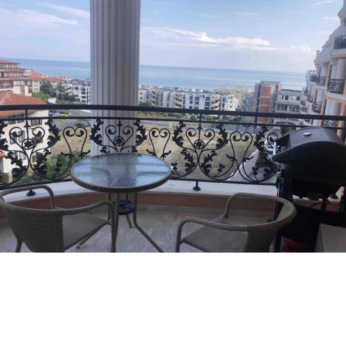 Amazing apartment facing the sea
