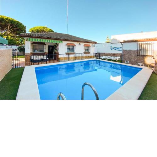 Amazing Home In Chiclana De La Fronter With Wifi