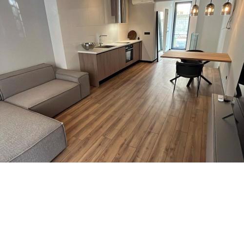 Amber Home - brand NEW luxury 1 bedroom apartment located in the very city center