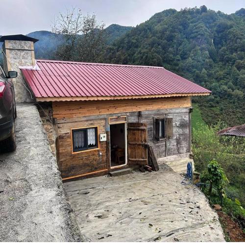 Amiras Dağevi