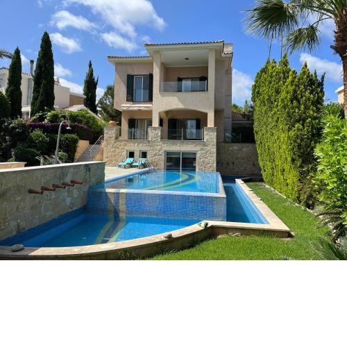 Amorosa Beach Villa 14