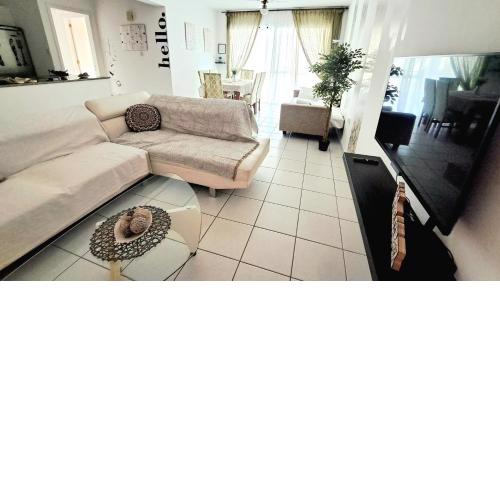 Anthea Gardens - Cosy Condo