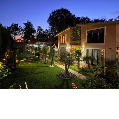 antik river house