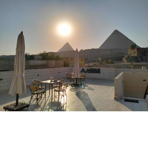 Antique Pyramids Inn