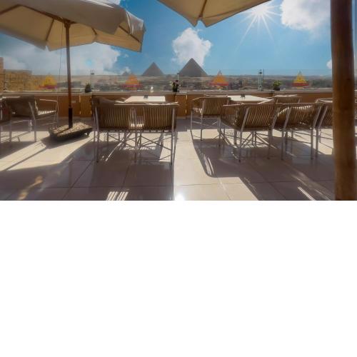 Anubis pyramids & jacuzzi