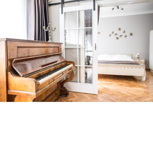 Apartment Antique Theatre 3 - RETRO