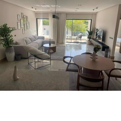 Apartment For Rent In Lake View