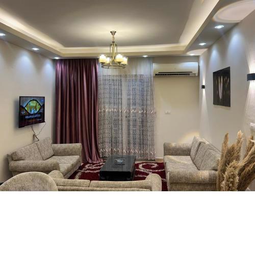 شقه مفروشه ارضي بحديقه خاصه apartment in Cairo