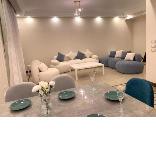 Apartment inside Westown Beverly Hills Compound, Sheikh Zayed رقم هاتف صفر صفر اتنين صفر واحد واحد صفر اتنين اربعه ثلاثه صفر 222
