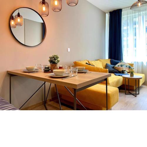 Apartment with Free Underground Parking by COSHER