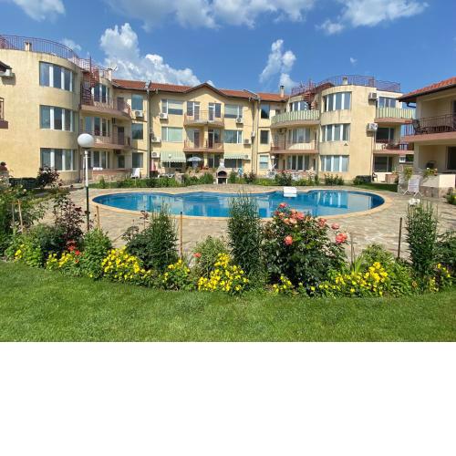 Apartments in complex Daisy
