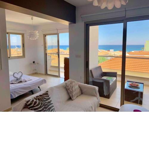 Aphrodite Sea View Suite