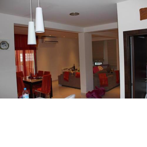Aplus living in modern sparkling house with full privacy and WiFi